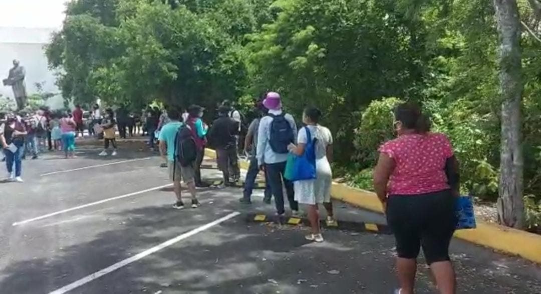 Baja afluencia en vacunación de los de 30 en Playa del Carmen