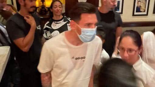 Messi causa revuelo y es acorralado por aficionados durante sus vacaciones en Miami