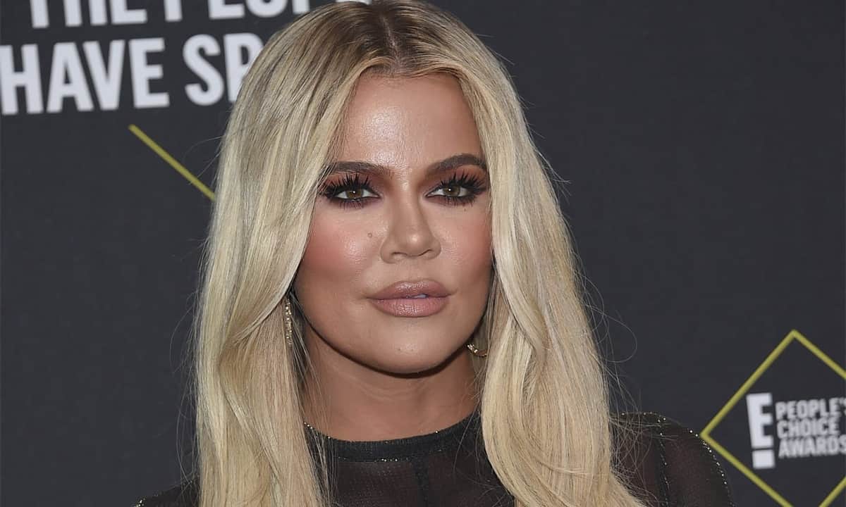 Dedos extra largos: Khloe Kardashian es criticada por retocar exageradamente sus fotos