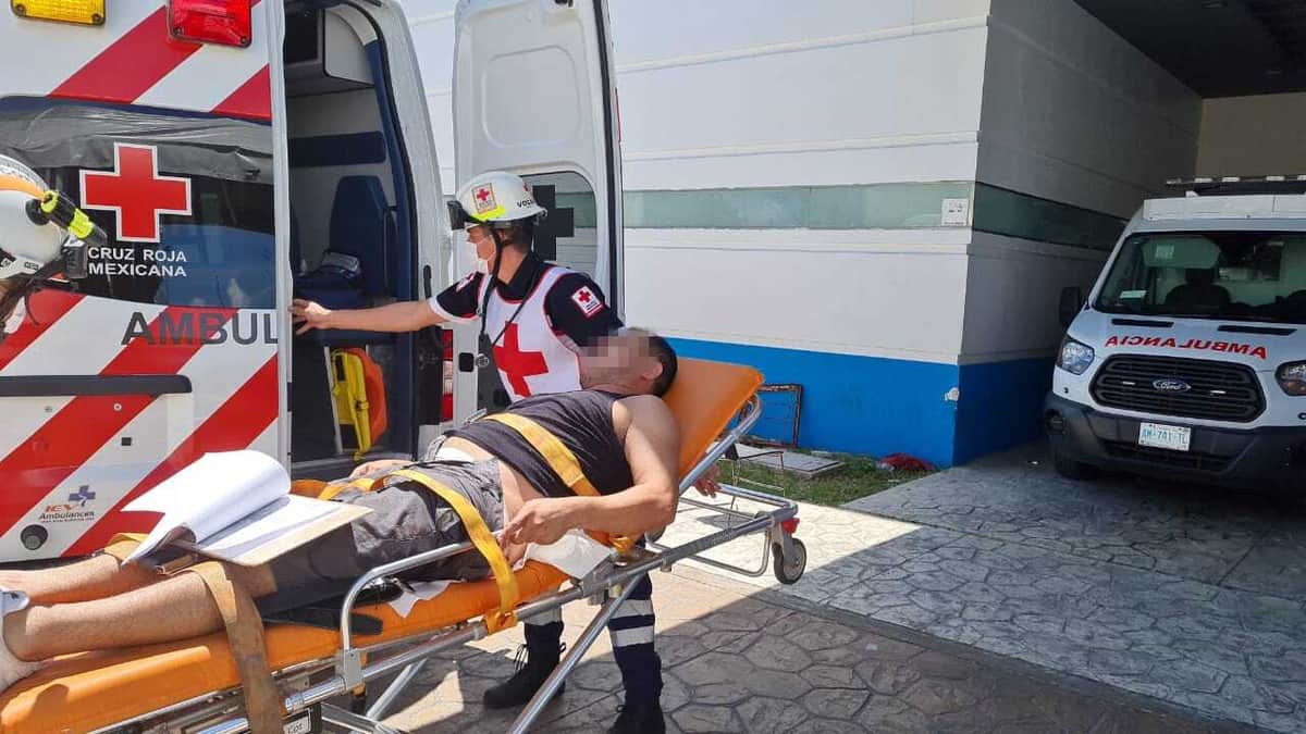 Hombre es atacado por la espalda en Cancún; recibe balazo en el trasero