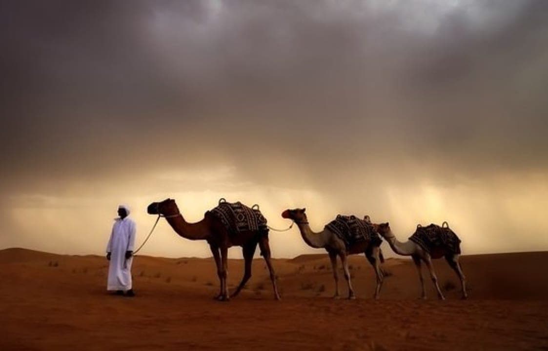 VIDEO: ¡WTF! Emiratos Árabes crea lluvias artificiales con imponente tecnología