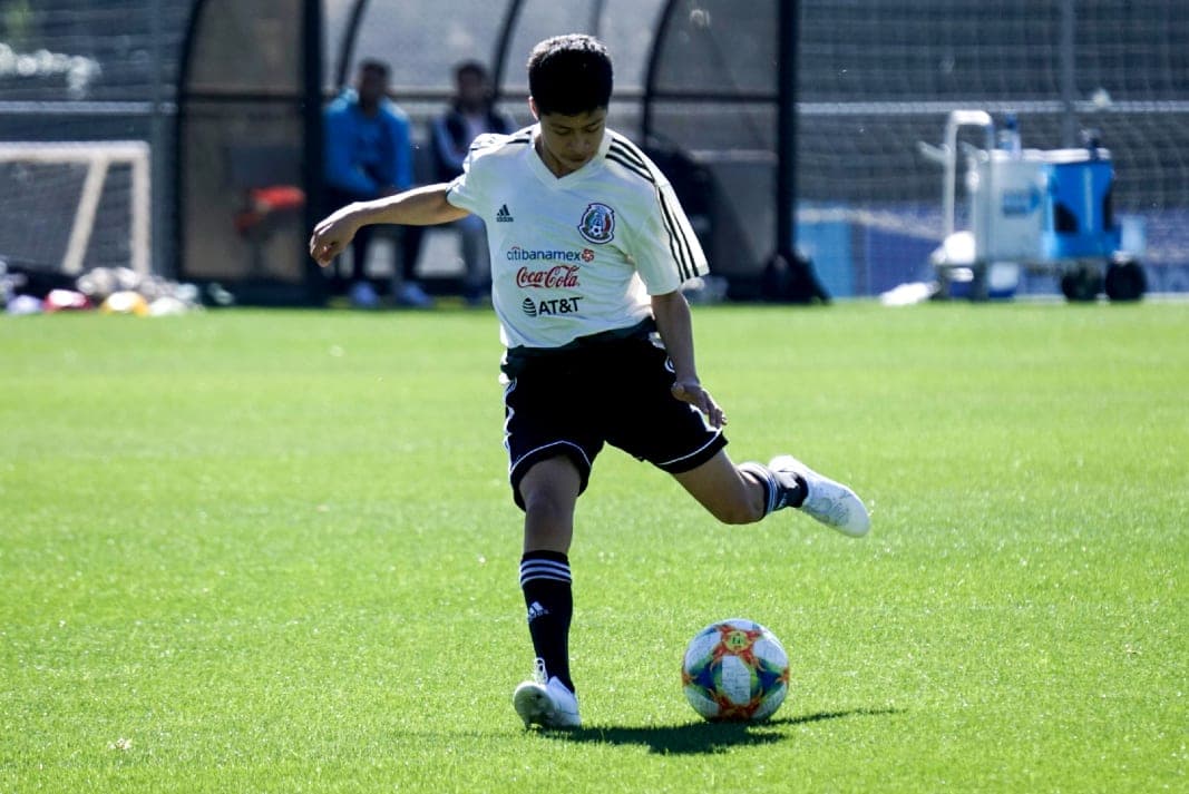 Él es el 'Messi mexicano' de apenas 15 años que 'ficharía' con Manchester City