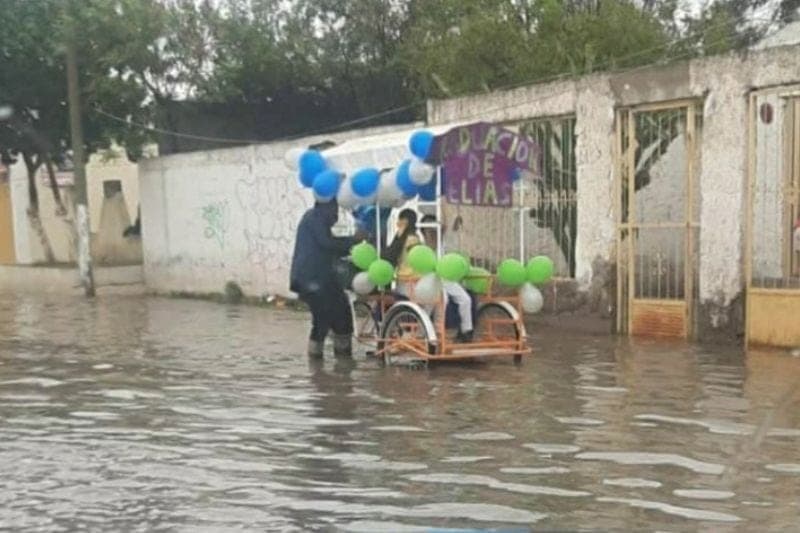 Adorna triciclo para graduación de su hijo y se vuelve viral en redes