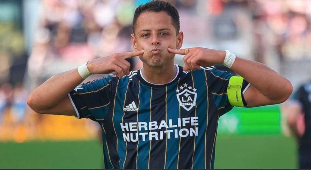 Acusan a "Chicharito" Hernández de no hacerse cargo de sus hijos