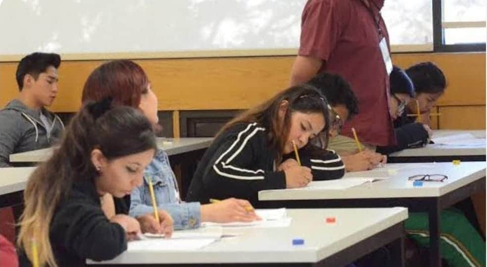 SEP anulará resultados de 5 mil maestros que copiaron en examen