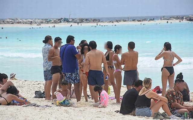 Se contagian de Covid estudiantes de Puebla en Cancún: 30 positivos