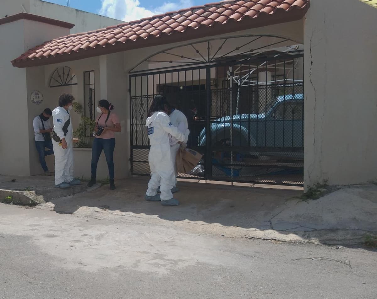 Dejan cráneo humano en la puerta de una vivienda en Cancún