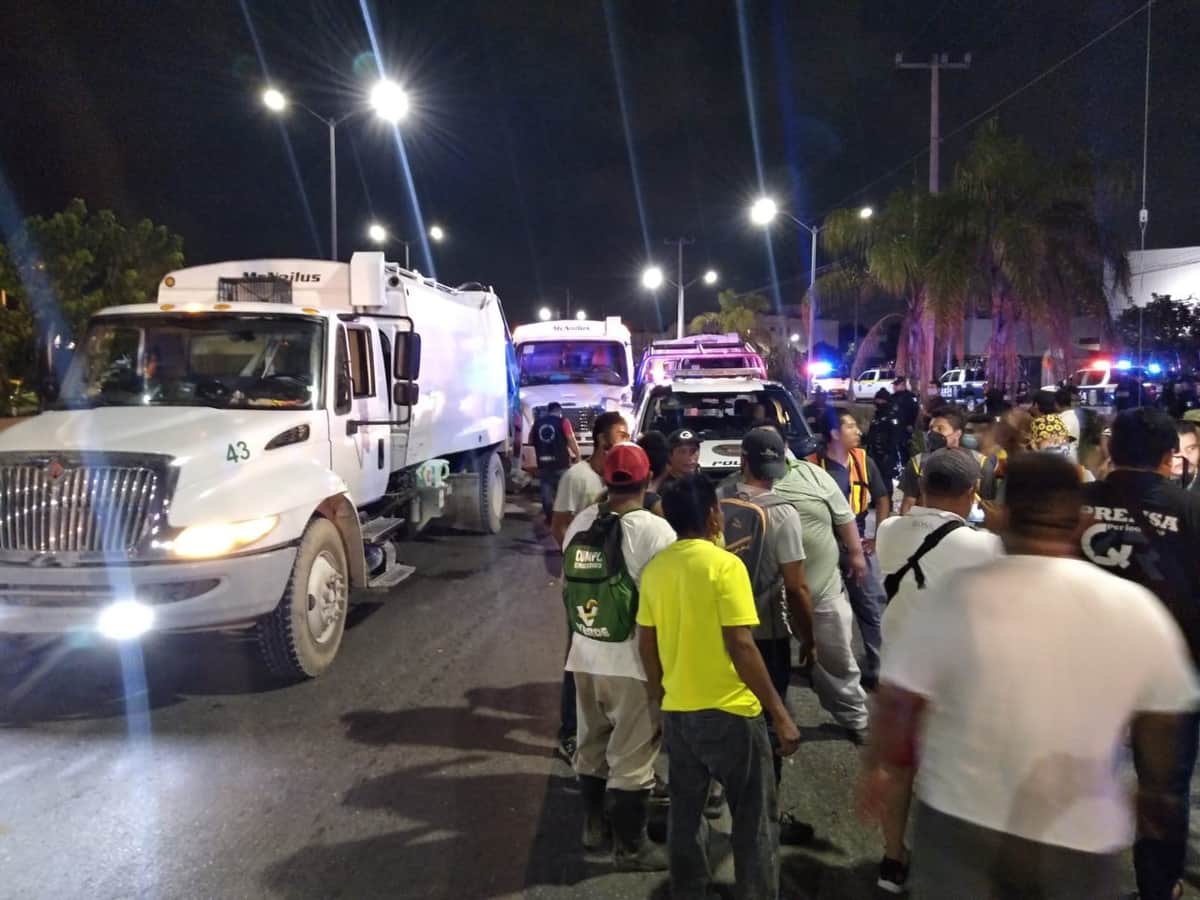 Empleados de Intelligencia México, a punto de agredir a agentes de Tránsito