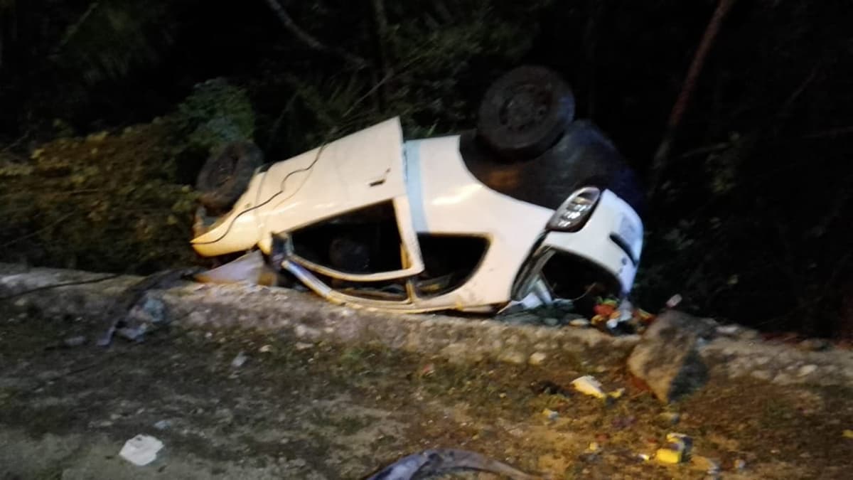 Hospitalizan a dos tras choque entre un coche y una moto en Playa del Carmen