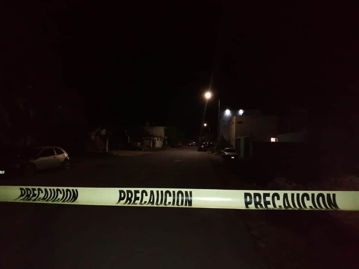 Balean a hombre en una invasión de Tulum