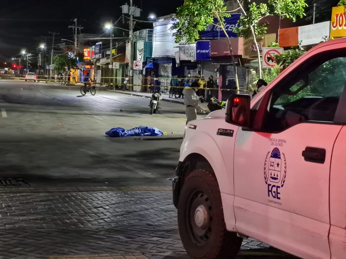 Camión de Autocar derribó a una motocicleta en la que viajaba una pareja, la mujer falleció