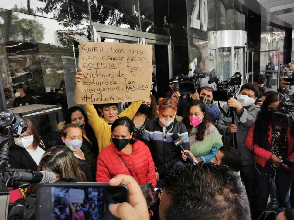 Papás de niños con cáncer denuncian a López-Gatell ante la FGR