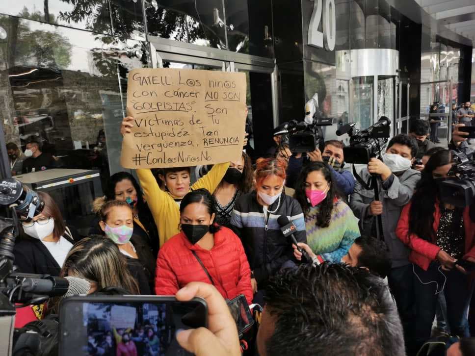 Papás de niños con cáncer denuncian a López-Gatell ante la FGR