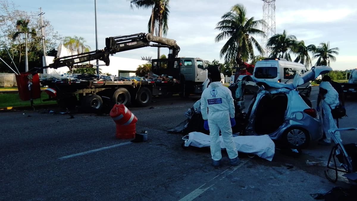 Muere conductor prensado en tramo carretero Puerto Morelos-Playa del Carmen
