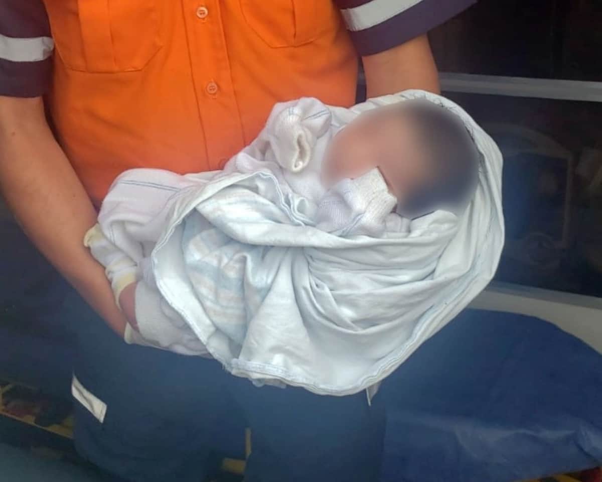 Encuentran a bebé robada en Jalisco, estaba en el estacionamiento de un edificio