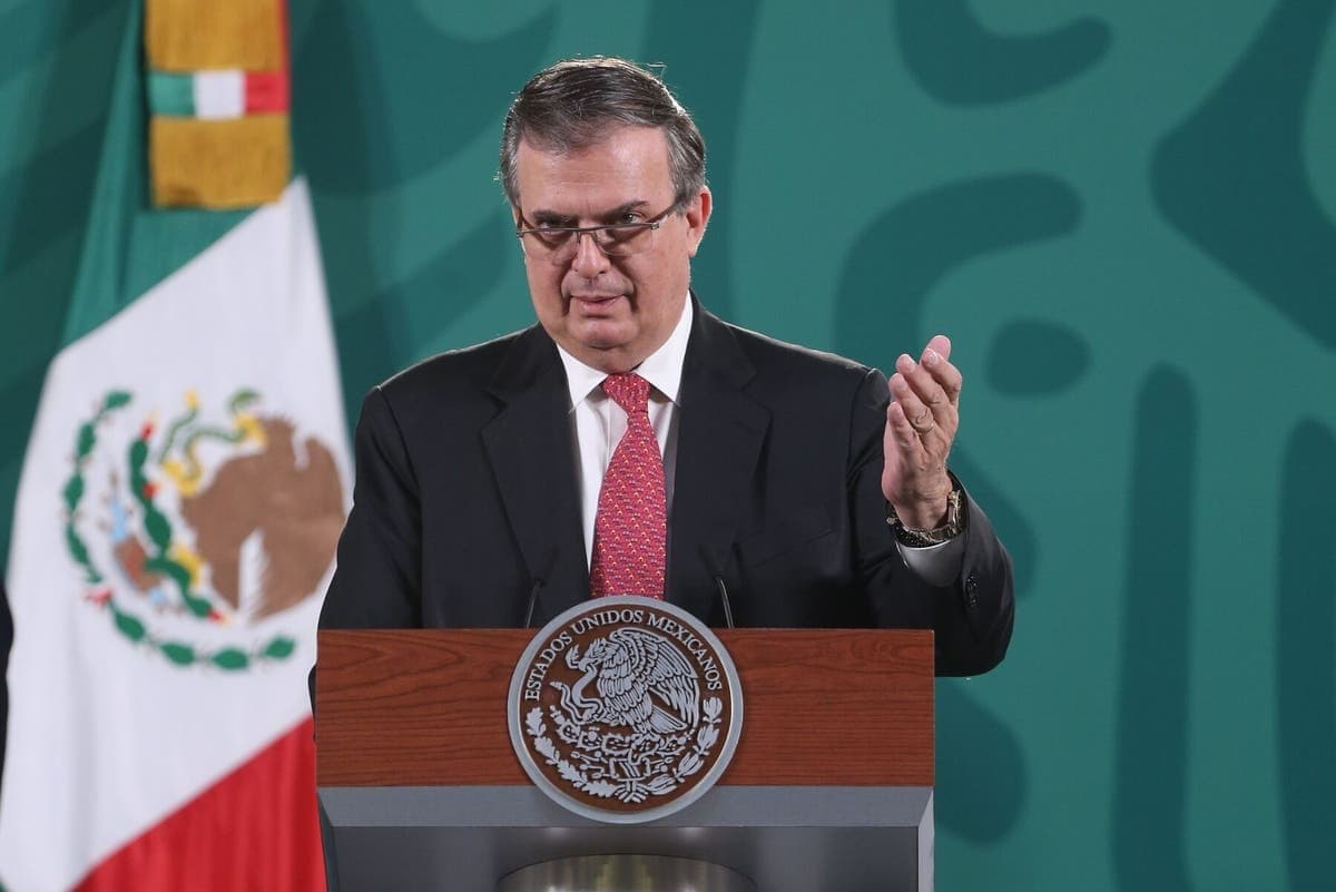 Ebrard señala que narcoseries son 'un obstáculo' para el turismo en México y en Colombia