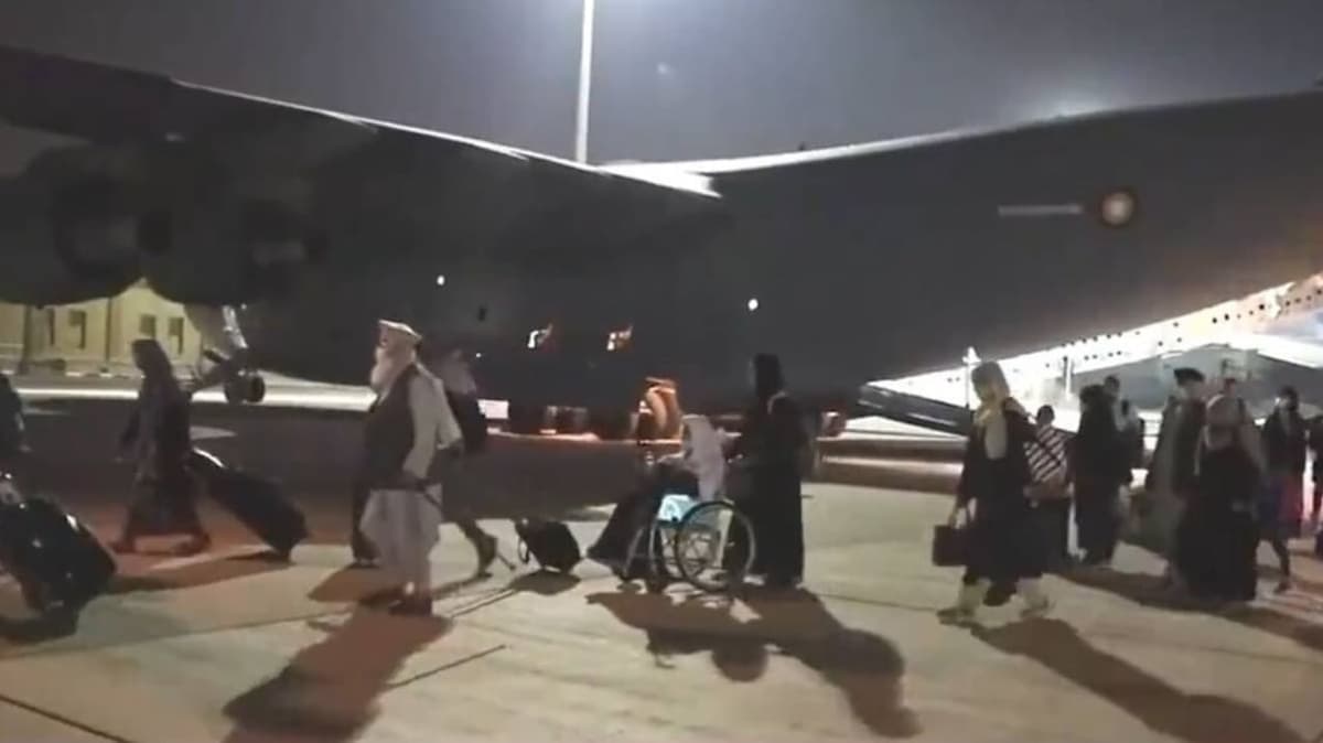 Aterriza en Cancún avión con 120 refugiados de Afganistán