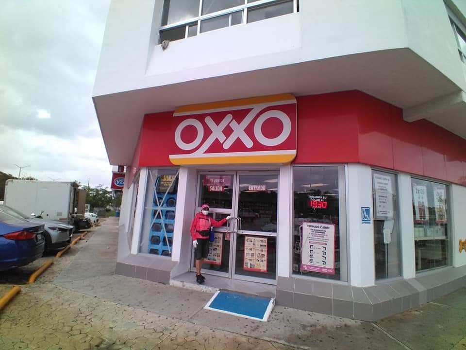 Abuelitos empacadores de Cancún recurren al autoempleo