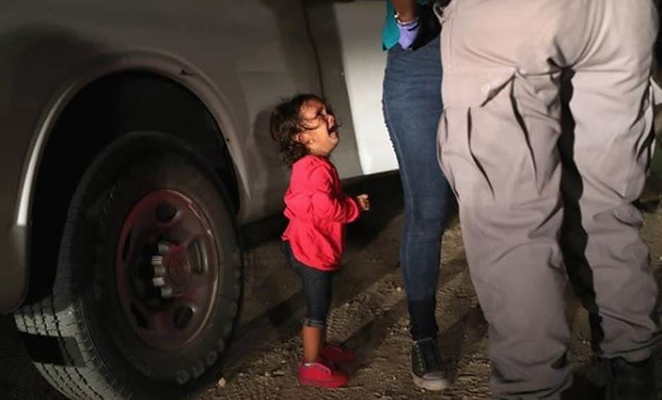 Juez federal de EEUU ordena al gobierno de Biden reactivar el programa "Quédate en México" de la era Trump