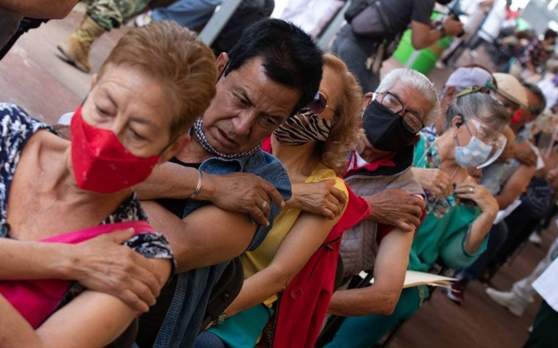 Recibe dosis de diferentes vacunas y no puede mover la cara...