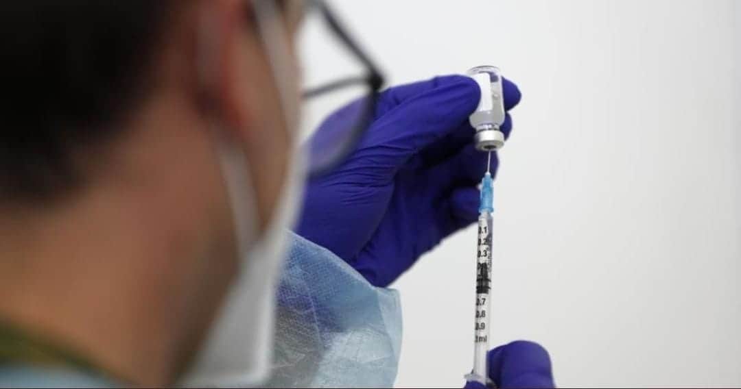 Se están echando a perder vacunas contra el Covid-19 en Estados Unidos