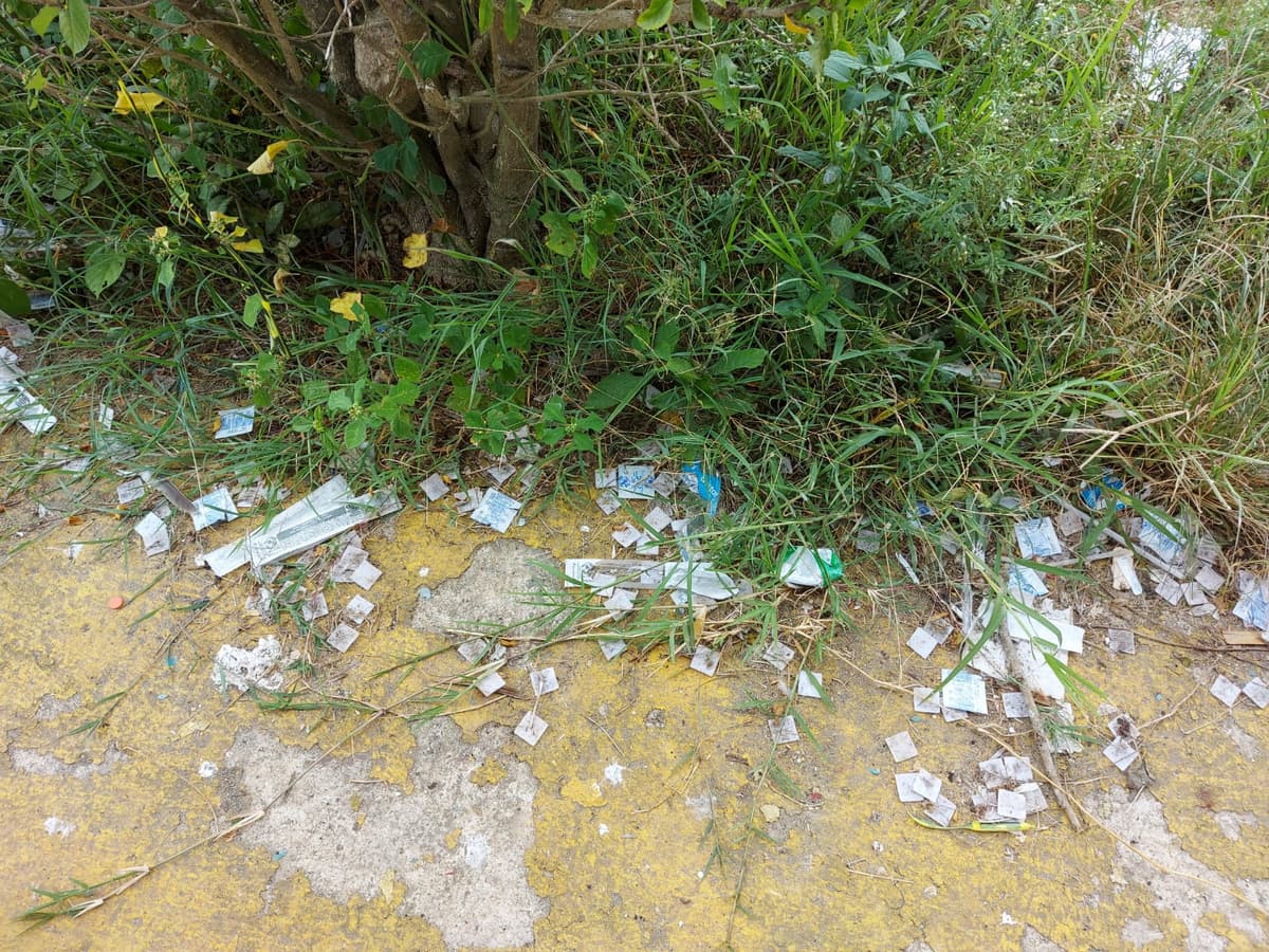 Abandonan jeringas y material de vacunación en domo de Quintana Roo