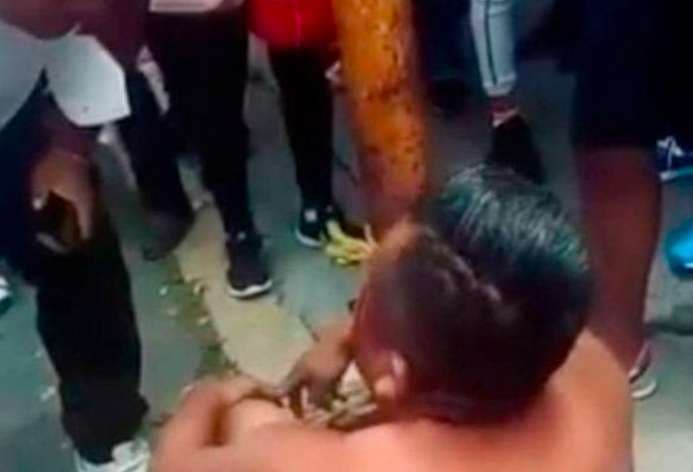 VIDEO: Dan brutal golpiza a extorsionador