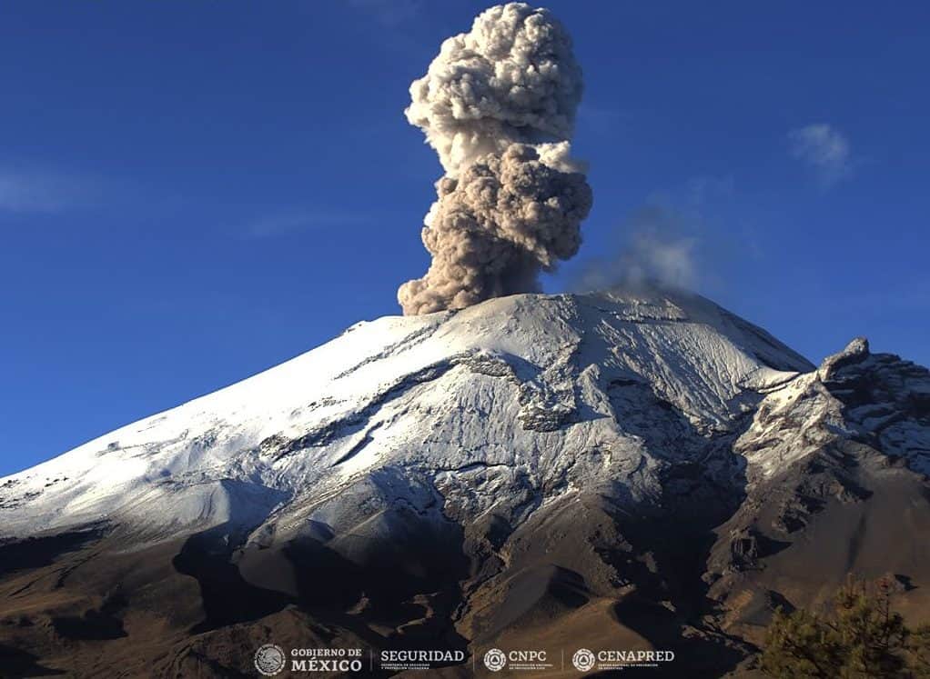 Popocatépetl registra explosión y 51 exhalaciones en las últimas horas