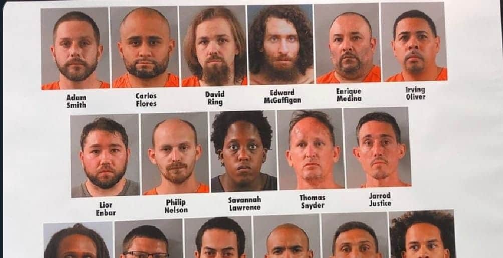 Empleados de Disney, detenidos por abuso de menores