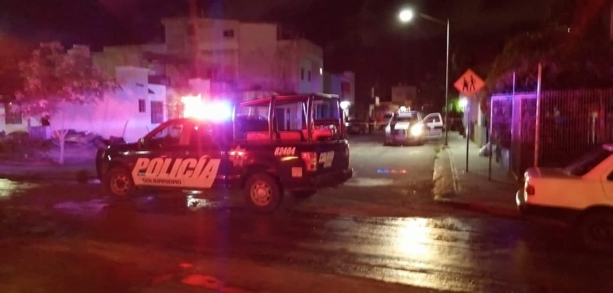 Sicarios balean dos camionetas en Playa del Carmen
