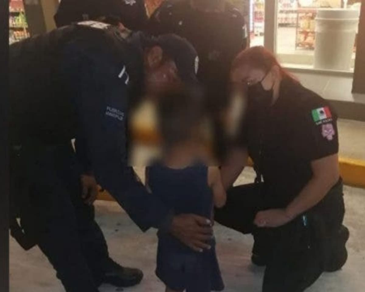 Cancún: Niño de 3 años se sale de su casa en la madrugada y empieza a caminar por la calle