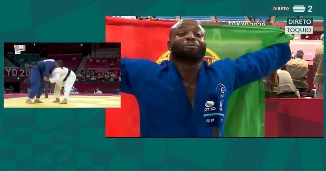 Video: Dedica su medalla a Puma y Adidas por no querer patrocinarlo