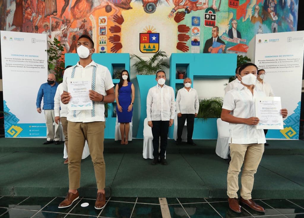 El gobernador Carlos Joaquín entregó los Premios Estatales de Ciencia y Tecnología
