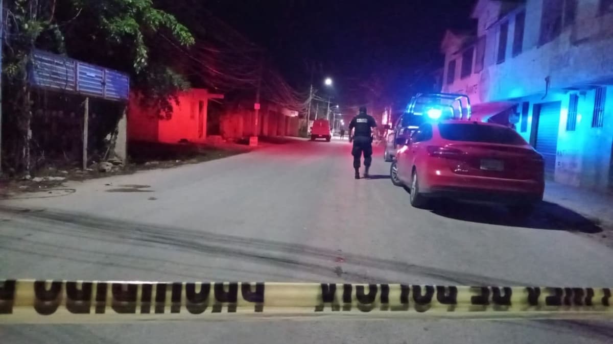 Asesinan a taxista y lesionan a sus 3 pasajeros en Cancún