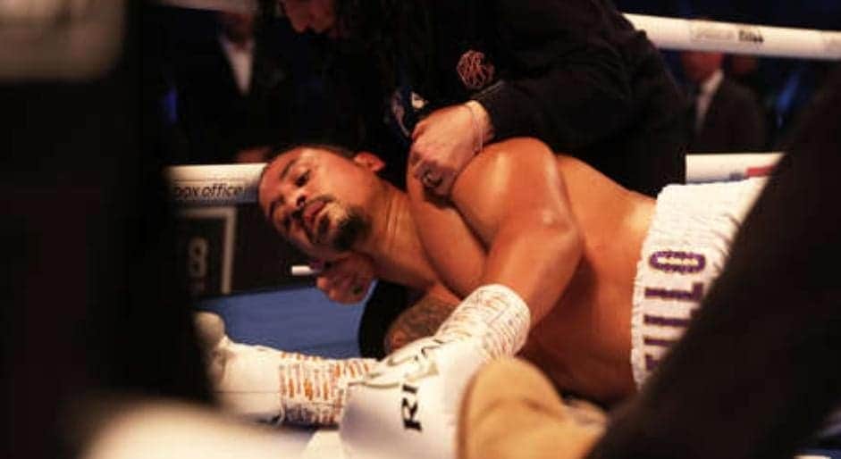 Video: ¡El nocaut más brutal jamás visto! Derechazo causa convulsiones a boxeador