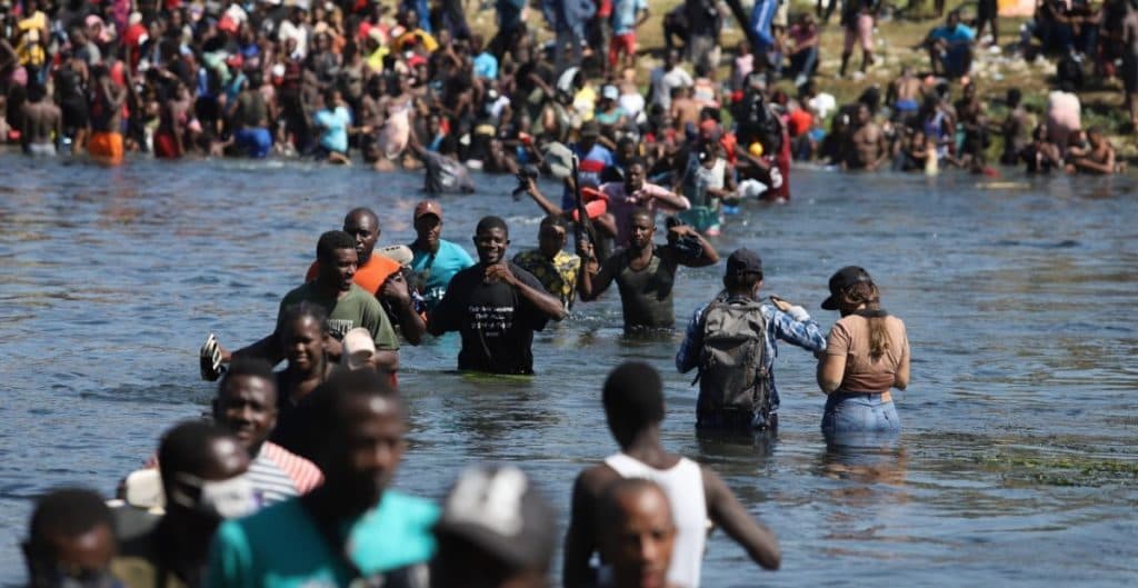 Migrantes haitianos consideran quedarse en México tras deportación masiva en EU