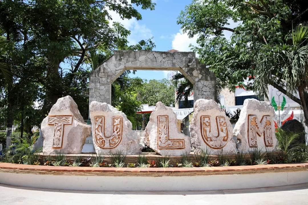 Develan letras de Tulum por aniversario como pueblo mágico