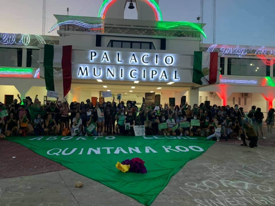 Feministas entregan al Congreso segunda iniciativa para despenalizar el aborto en Quintana Roo