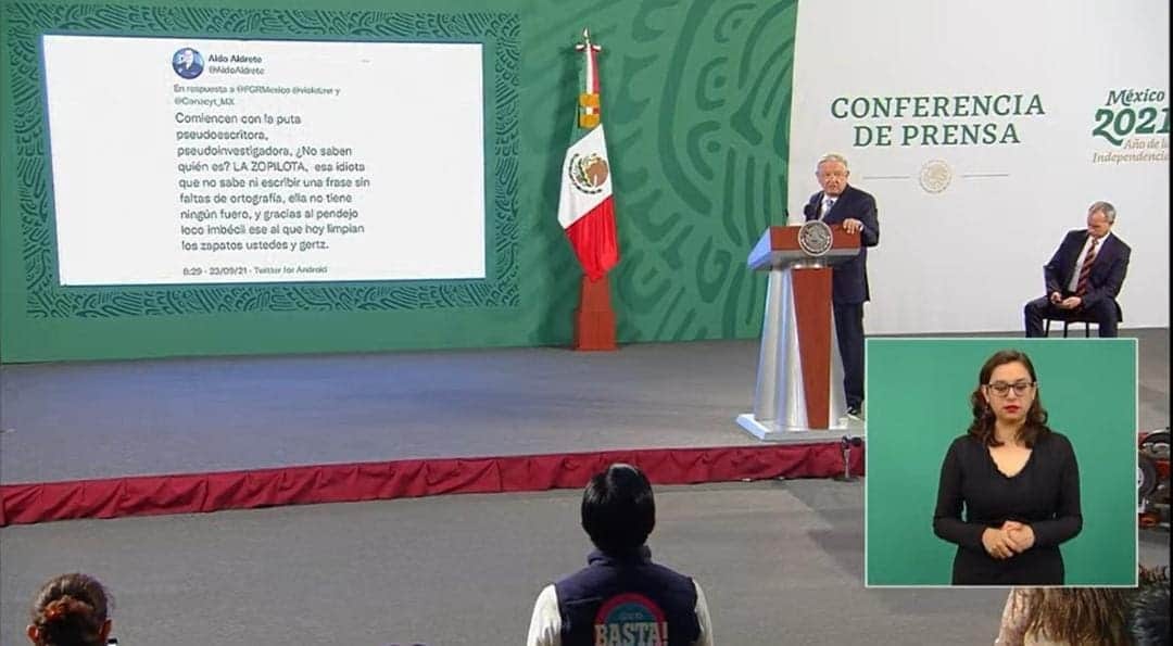 Video: AMLO exhibe a académico que los insultó a él y a su esposa