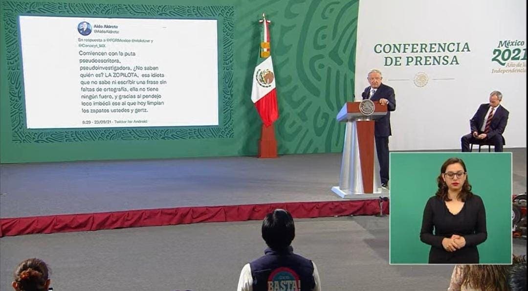 Video: AMLO exhibe a académico que los insultó a él y a su esposa