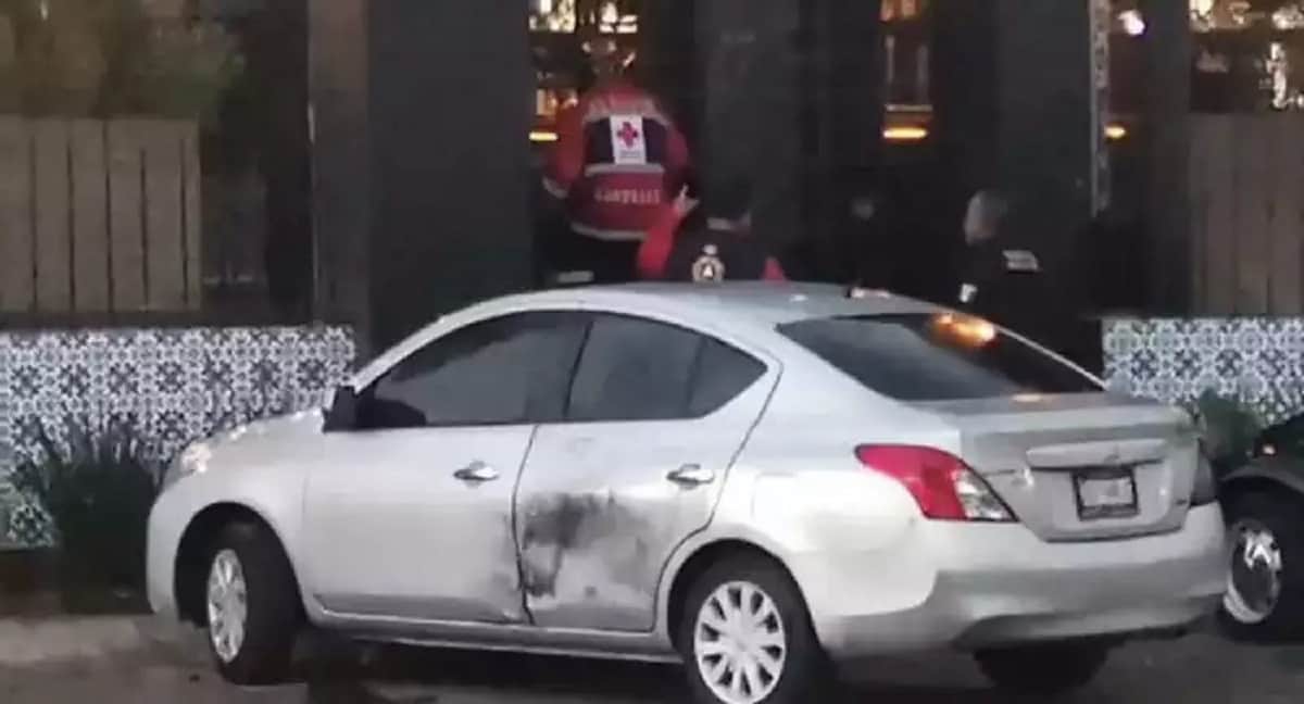 "Sólo con cuidado porque pesa mucho", advirtió mujer que entregó paquete bomba a repartidor