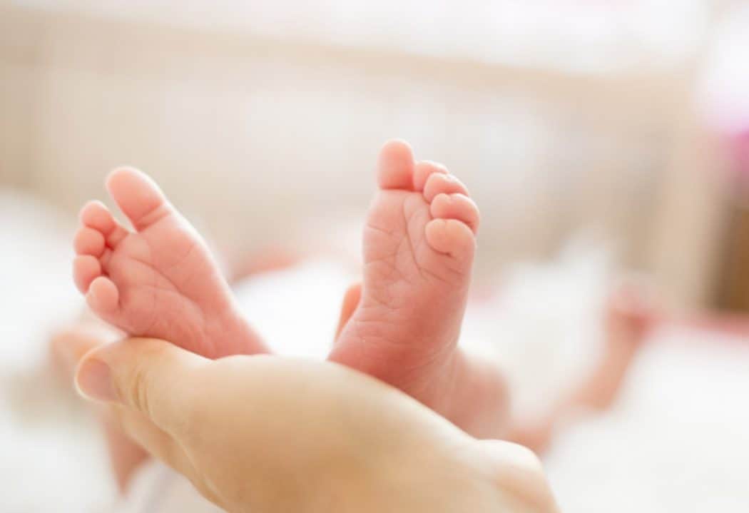 Dan 18 años de cárcel a mujer que vendió a su hija en Edomex