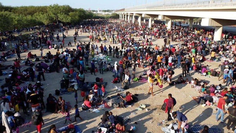 Temen “estampida humana” por caravana que se dirige a Texas