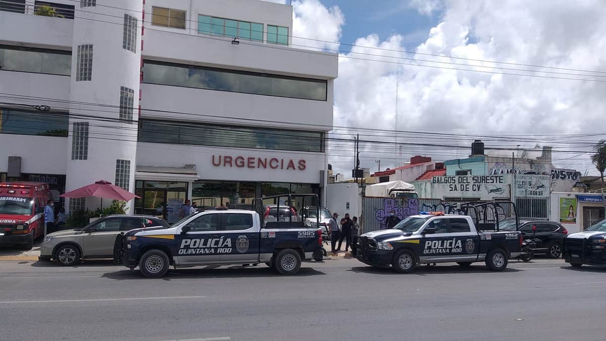 Hombre baleado llega a clínica de Cancún por sus propios medios
