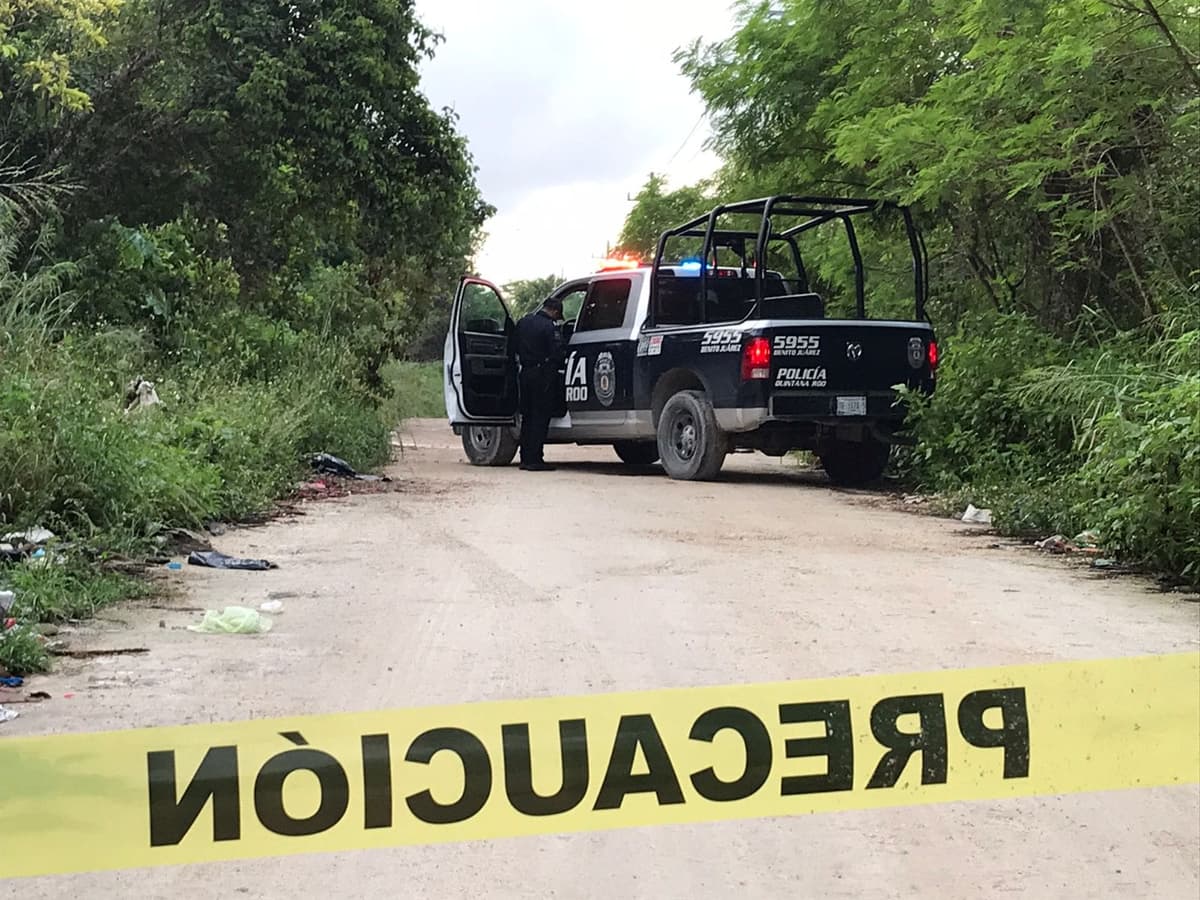 Hallan a hombre maniatado en camino de terracería de Cancún