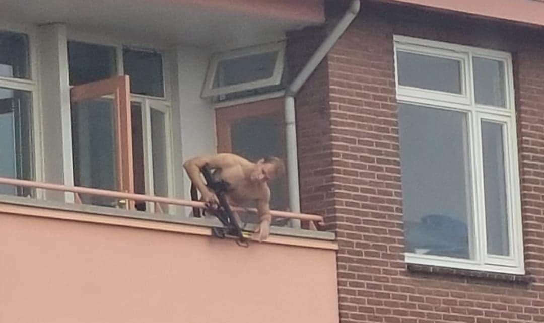 Video: Sujeto mata a dos personas con una ballesta y hiere a otra