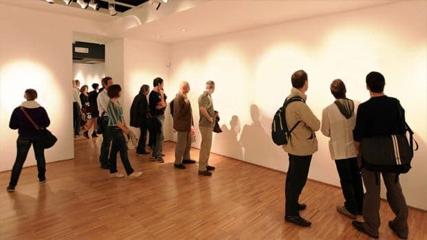 Crean 'arte invisible' para que la gente lo imagine e incluso se vende por 360 mil pesos