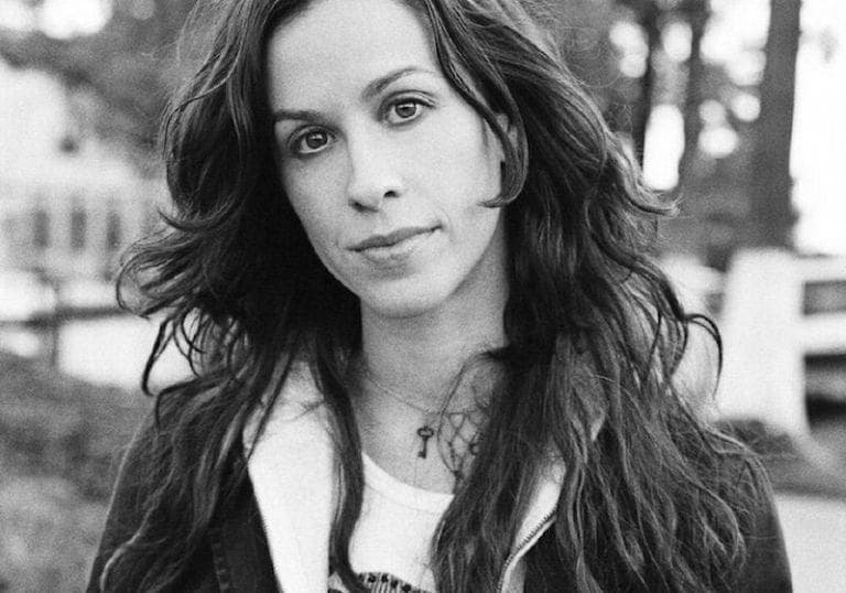 Revela Alanis Morissette que fue víctima de una violación múltiple