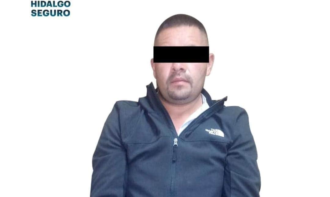 Detienen a alcalde en Puebla con 1 mdp y armas de uso exclusivo del Ejército