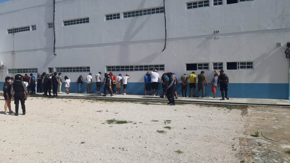 MEGA OPERATIVO: Caen 26 sujetos por narcomenudeo y extorsión en la Quinta Avenida